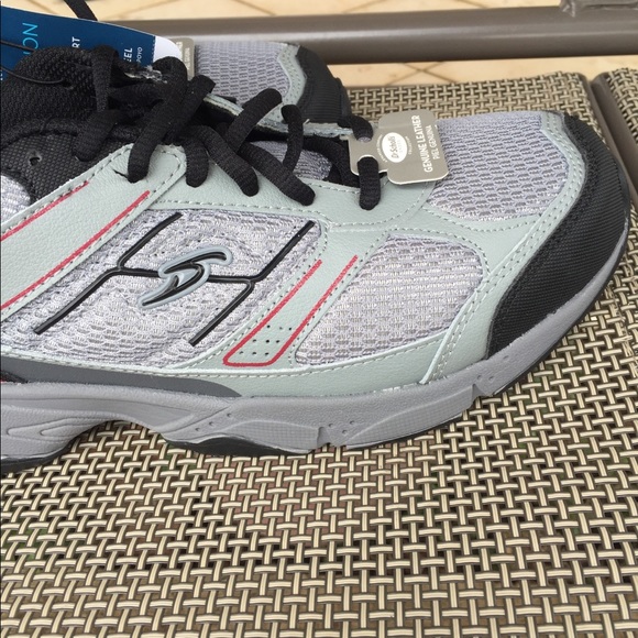 dr scholl's tundra sneakers